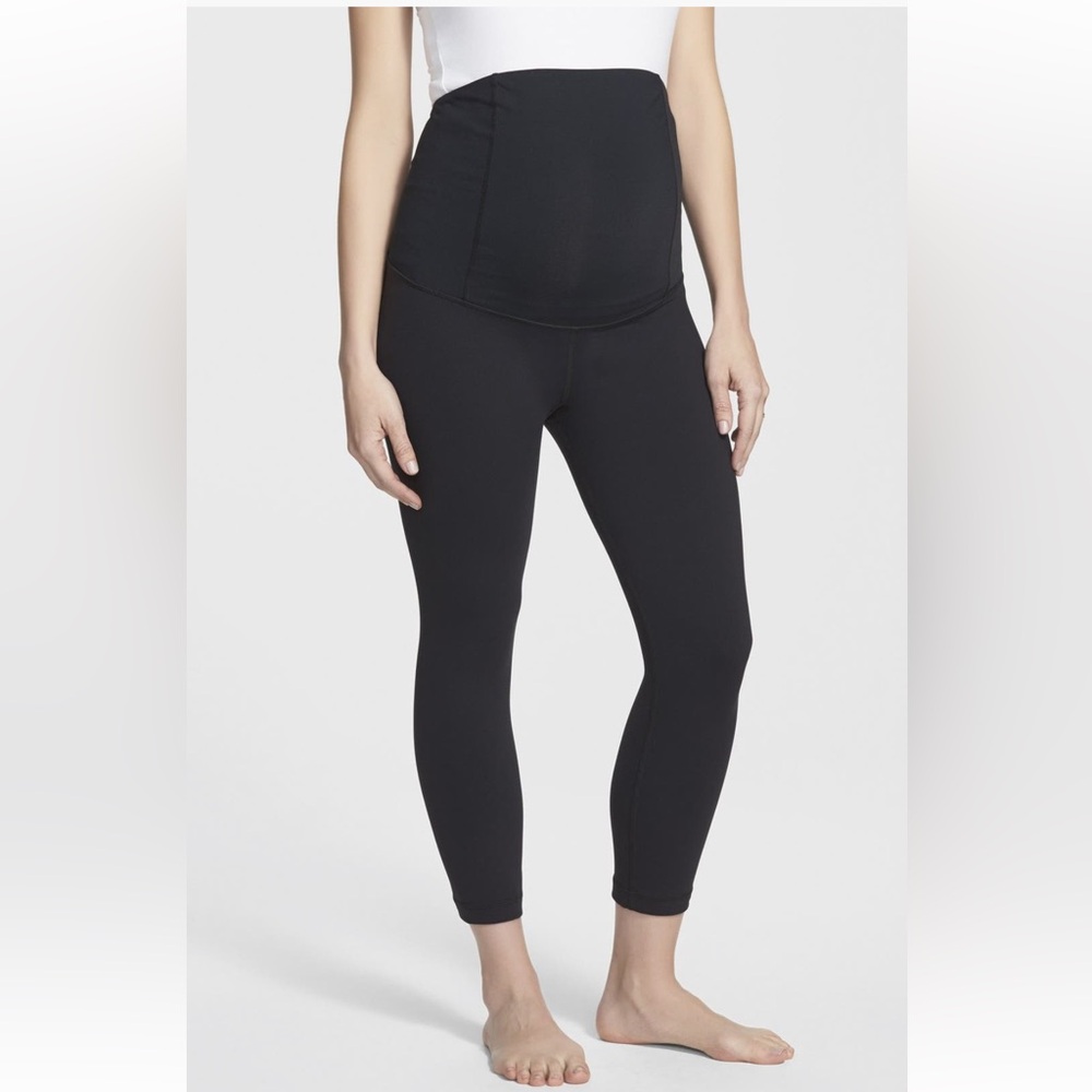 Ingrid & Isabel Maternity leggings with Crossover Panel Cropped size Large